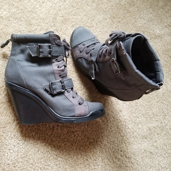 Vera Wang Shoes - Vera Wang Wedges - Size 7